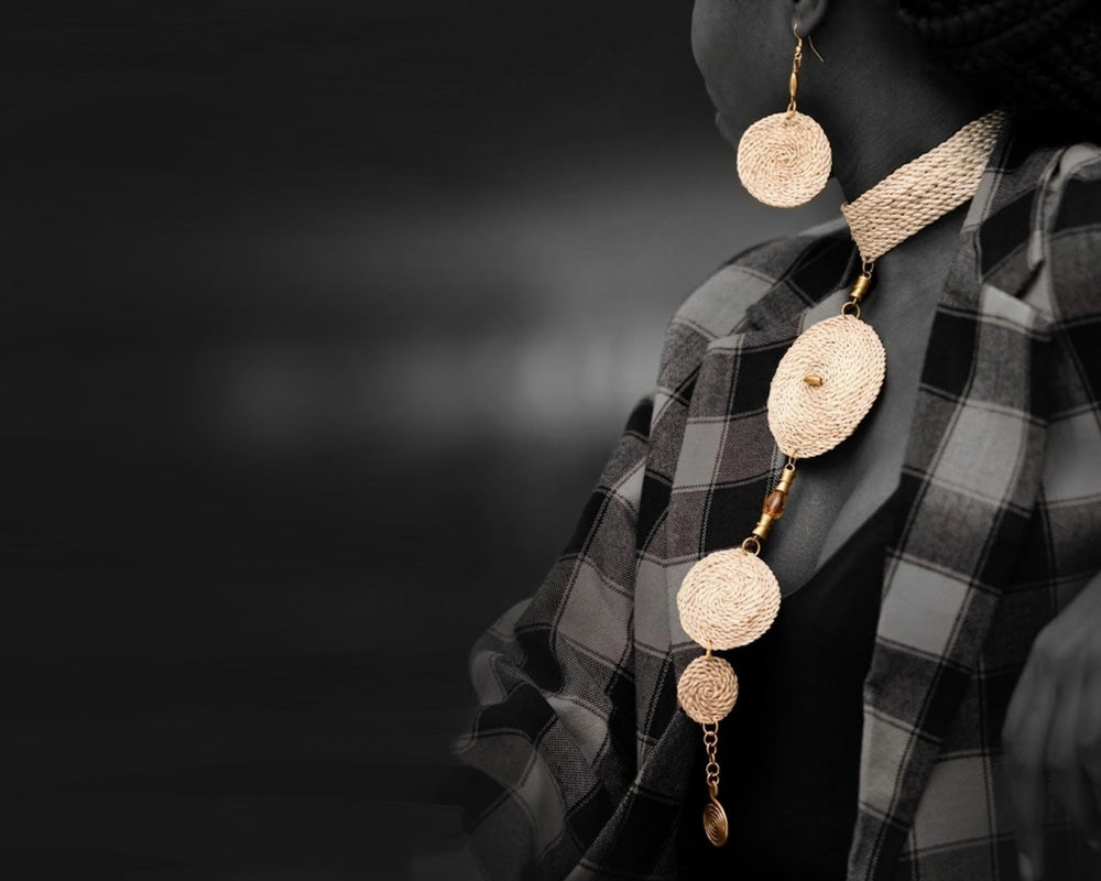 Luderu neck piece with woven neck